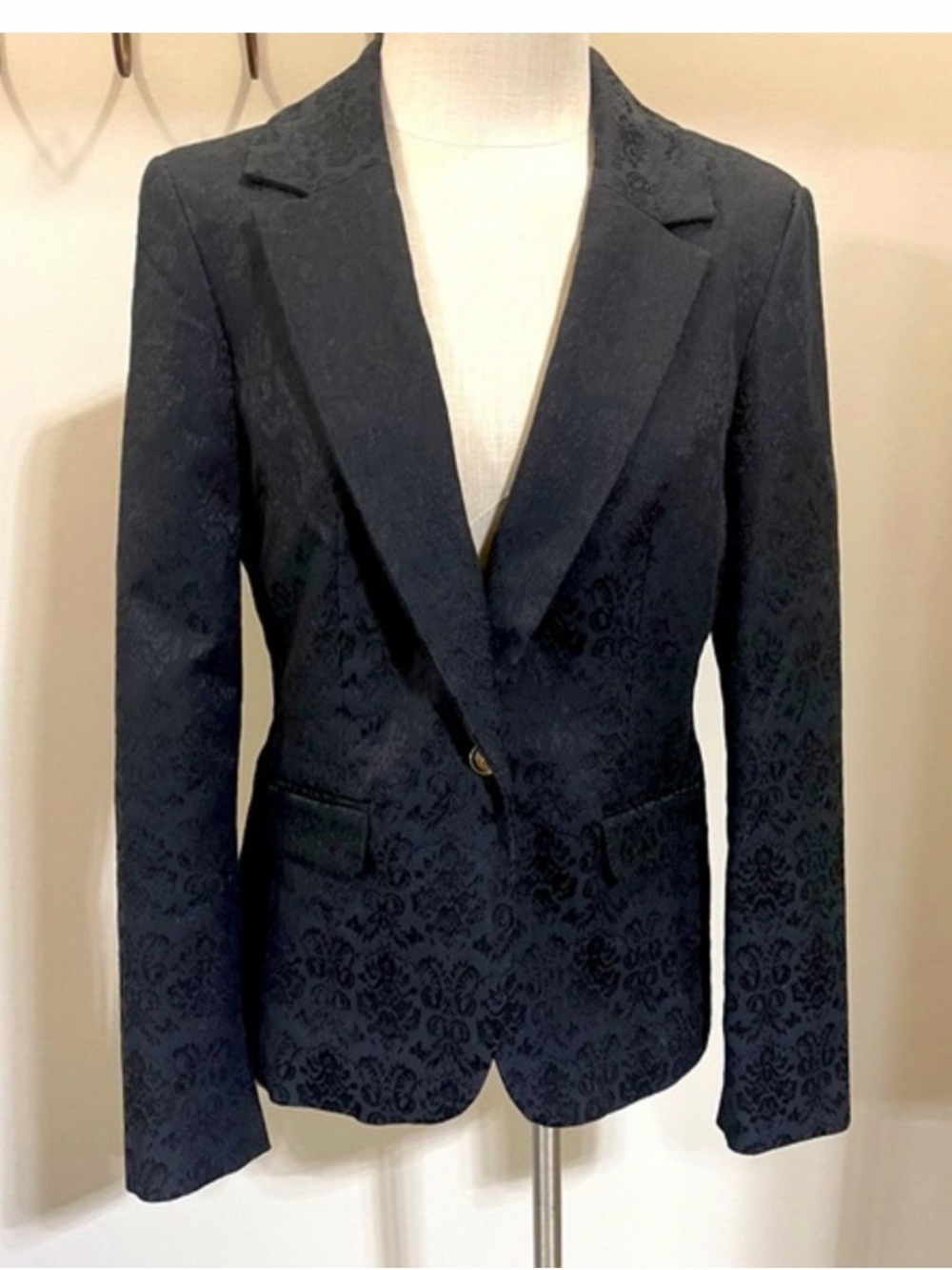 DANA BUCHMAN Brocade Black Blazer Size 10 NWOT One Button Closure